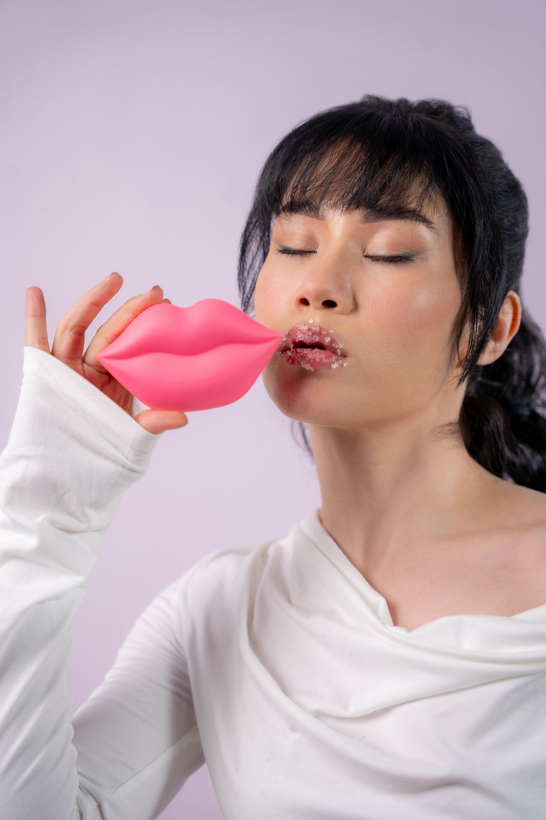 STRAWBERRY TWO-IN-ONE LIP SCRUB & SLEEPING MASK